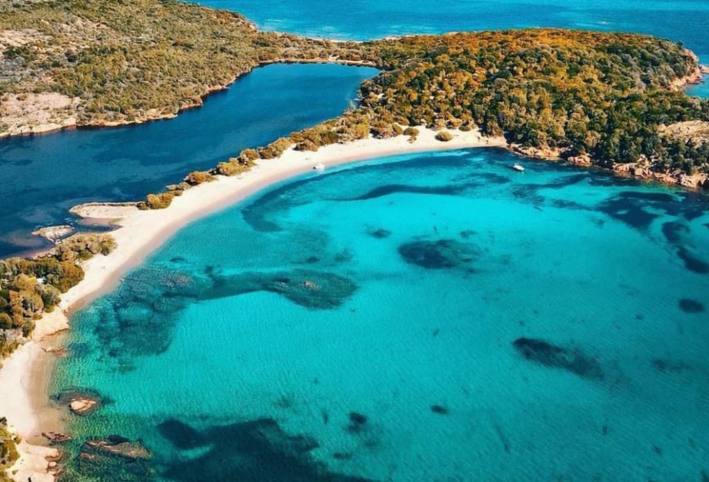 Côte corse - plages et eaux turquoise